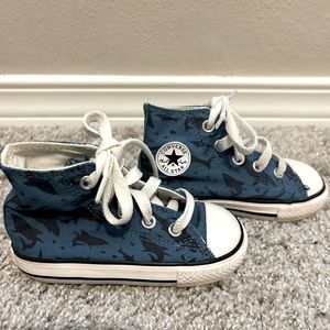 Converse Sharks size 5
